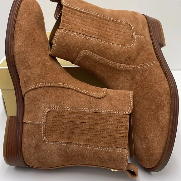 MICHAEL KORS ELLA FLAT BOOTIE SUEDE
49F4ELFE5S
LUGGAGE - Picture 11 of 16